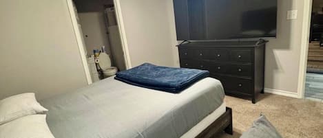 Iron/ironing board, WiFi, bed sheets