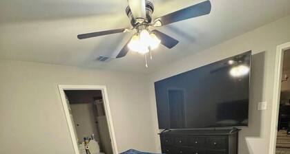 The Tidy Stay 3 bedrooms/ 2 bath