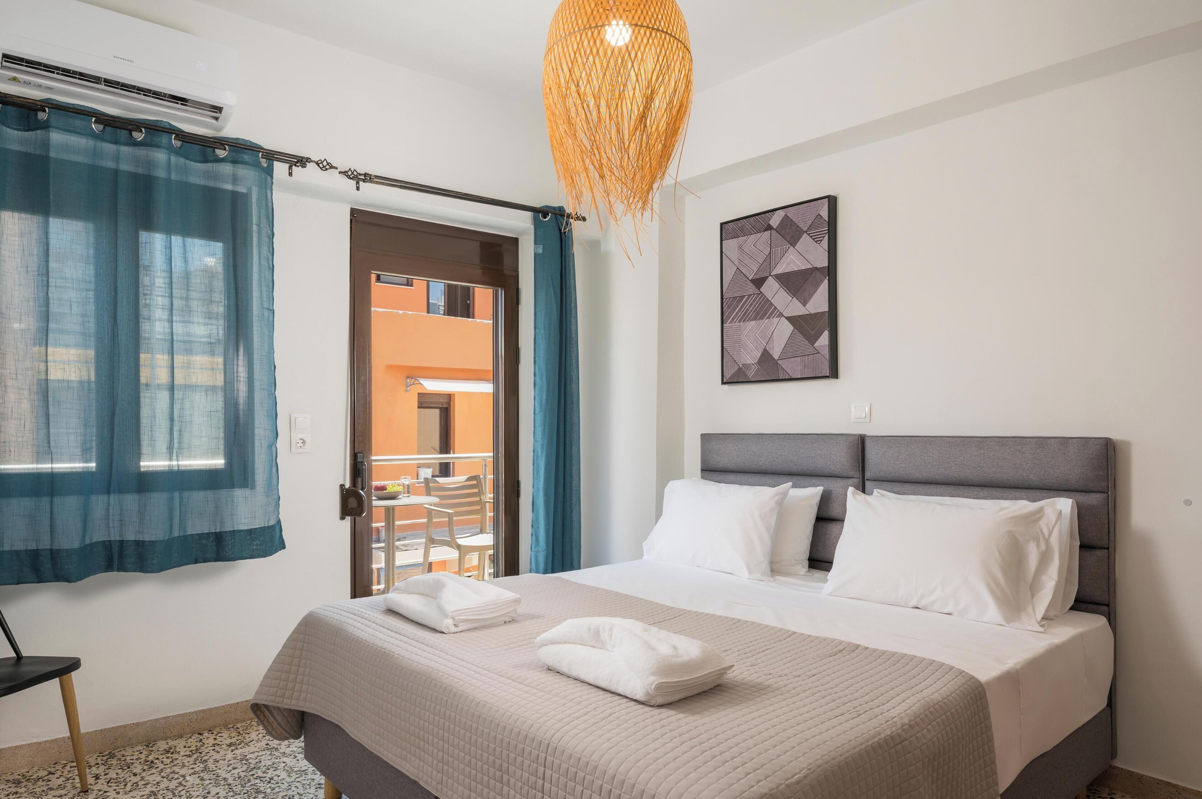 Apartamento, sacada, vista para o mar | Cofres nos quartos, Wi-Fi de cortesia, roupa de cama