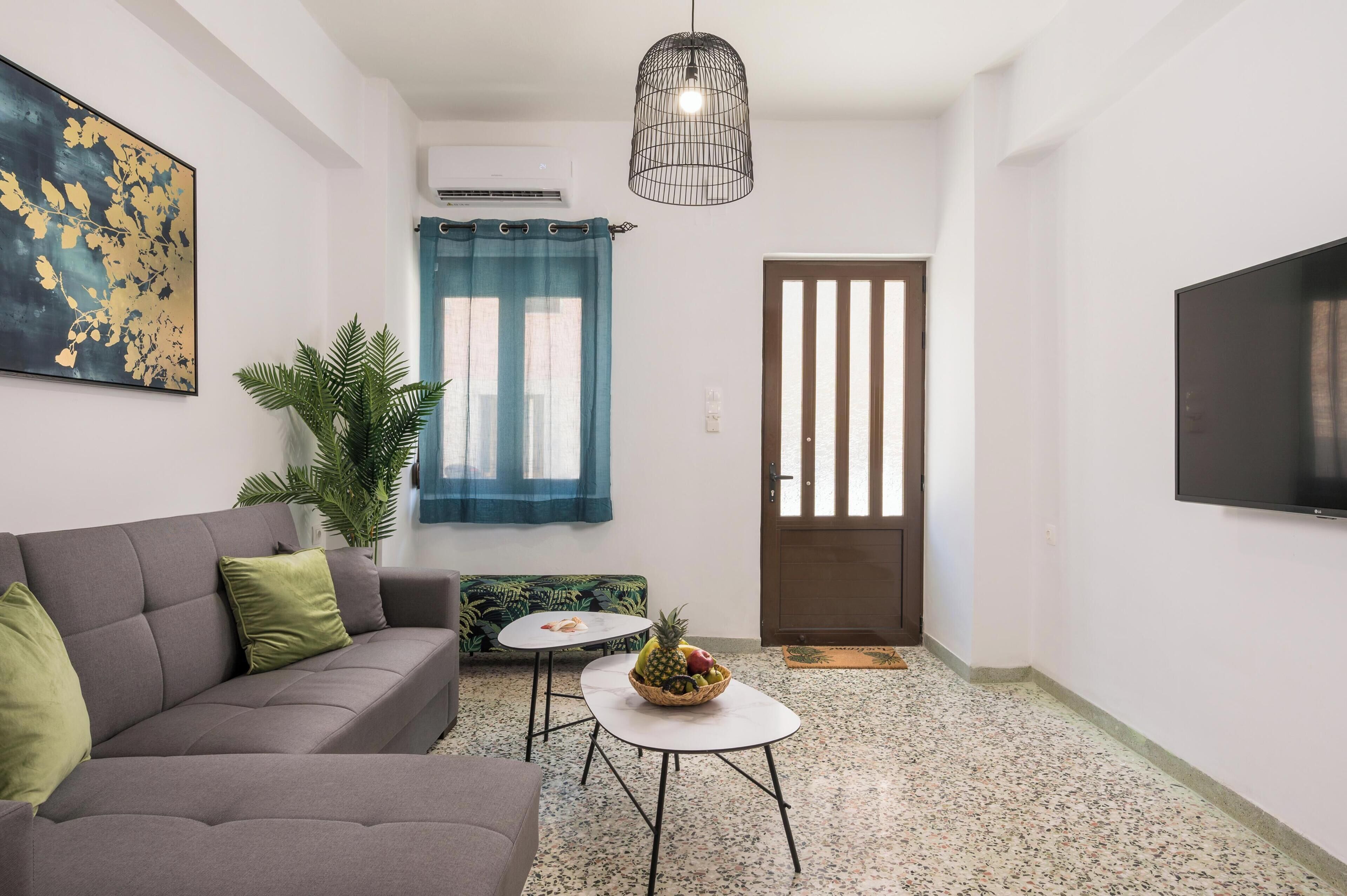 Departamento, balcón, vista al mar | Área de sala de estar | Televisión de pantalla plana, Netflix, Hulu y servicios de streaming 