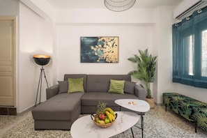 Apartment, Balcony, Sea View | Living area | 45-inch flat-screen TV with digital channels, Netflix, Hulu - Crescendo City House (Chania)