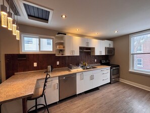 Private kitchen - Modern Cozy 1 Bedroom Apartment on the Rideau River (Ottawa)