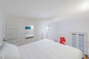 Iron/ironing board, Internet, bed sheets - Nosdom Properties - Piazza Navona Design Apartment (Roma)