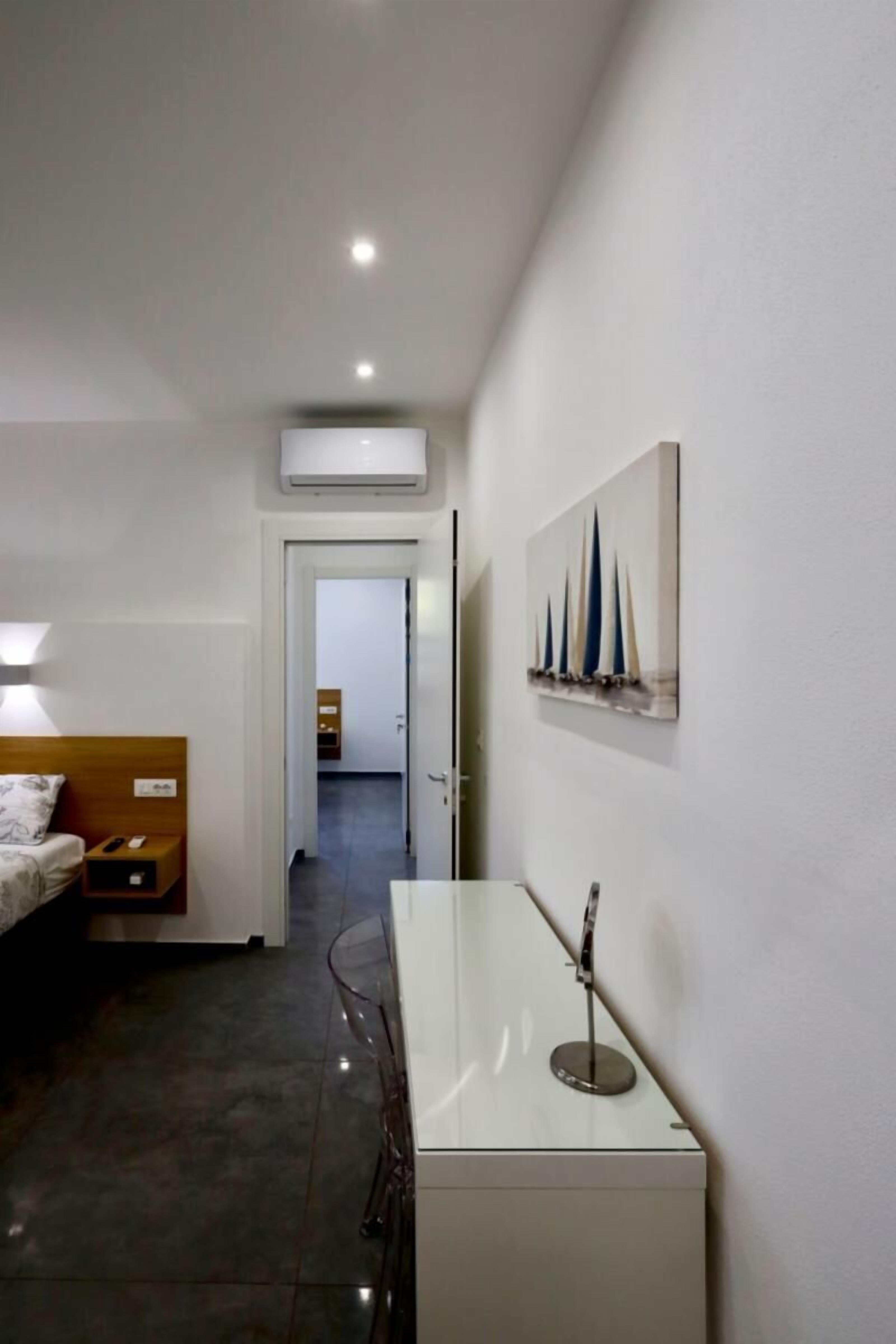 3 Schlafzimmer, Schreibtisch, Bügeleisen/Bügelbrett, Reisekinderbett