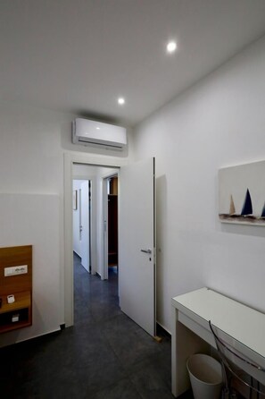 Interior - Eos Suites & Rooms 3 Bedrooms and 3 Bathrooms (Siracusa)