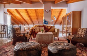 Flat-screen TV, fireplace - Villa Luna (Kato Assos)