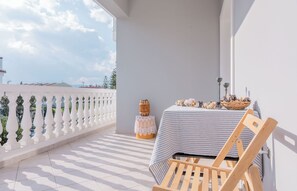 Outdoor dining - Villa Luna (Kato Assos)