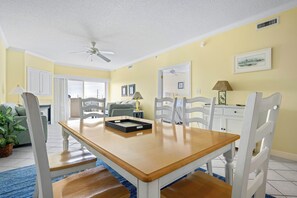 Dining - Beautiful and Spacious 3-bedroom, 3 bath condo on the oceanblock in desirable North Ocean City (Ocean City)