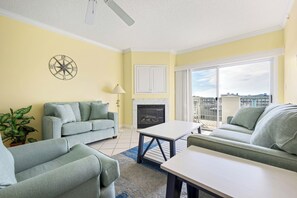 TV - Beautiful and Spacious 3-bedroom, 3 bath condo on the oceanblock in desirable North Ocean City (Ocean City)