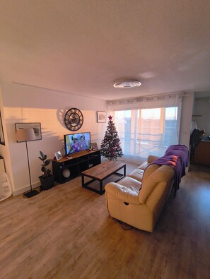 Living area - Quayside apartment (Frontignan)