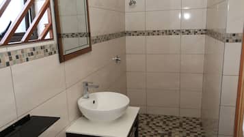 Dusche, Handtücher, Toilettenpapier