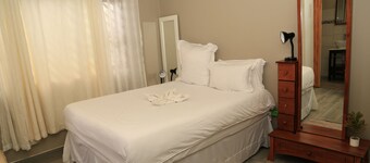 Welcoming 2-bedroom bed & breakfast with AC in Windhoek