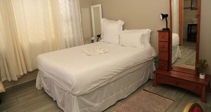 Welcoming 2-bedroom bed & breakfast with AC in Windhoek