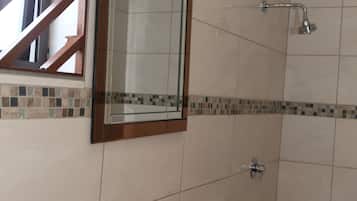 Dusche, Handtücher, Toilettenpapier