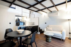 Apartment, Multiple Beds | Living area | 60-cm TV with cable channels - Fine Arts ATELIERS by Olala Homes (Porto)