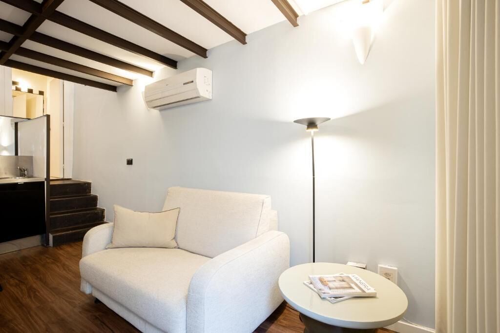 Apartment | Wohnbereich | Fernseher