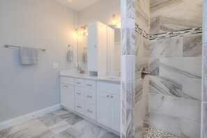 Shower, towels - Playing in the Sand: Beachwalk with Hot Tub (Oak Island)