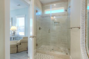 Shower, towels - Experience beachside bliss at Fountains Folly, a spacious 4-bedroom home in Oak Island. (Oak Island)