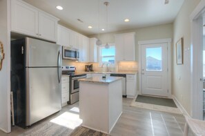 Fridge, microwave, oven, stovetop - Experience beachside bliss at Fountains Folly, a spacious 4-bedroom home in Oak Island. (Oak Island)