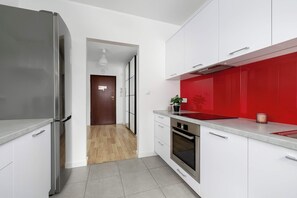 Fridge, microwave, oven, stovetop - Bright Apartment with Bedroom | Workspace (Kraków)