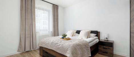 1 Schlafzimmer, Schreibtisch, Bügeleisen/Bügelbrett, Reisekinderbett