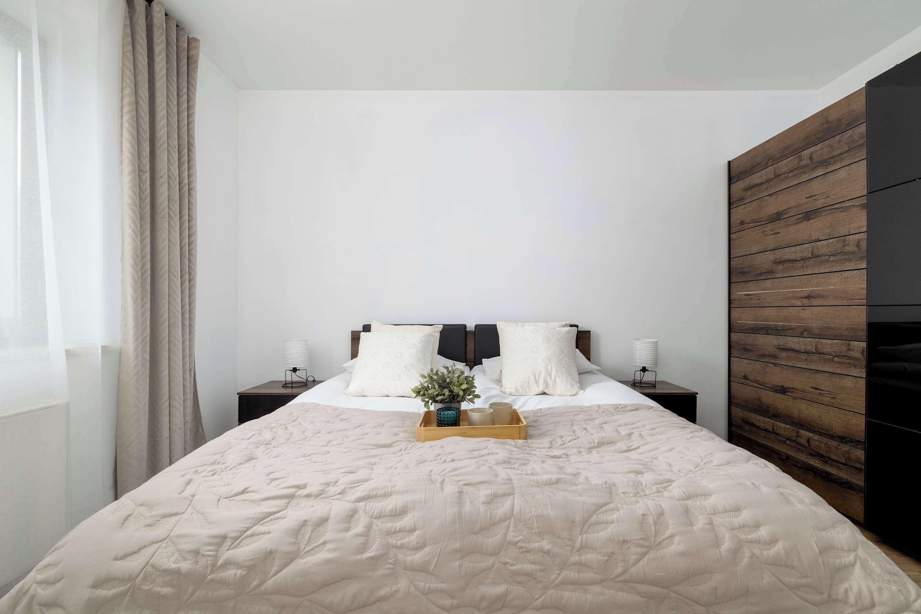 Desk, iron/ironing board, travel cot, WiFi