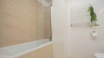 Shower, hair dryer, towels, shampoo