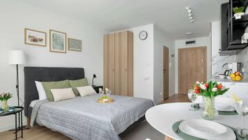 Bügeleisen/Bügelbrett, Reisekinderbett, WLAN, Bettwäsche