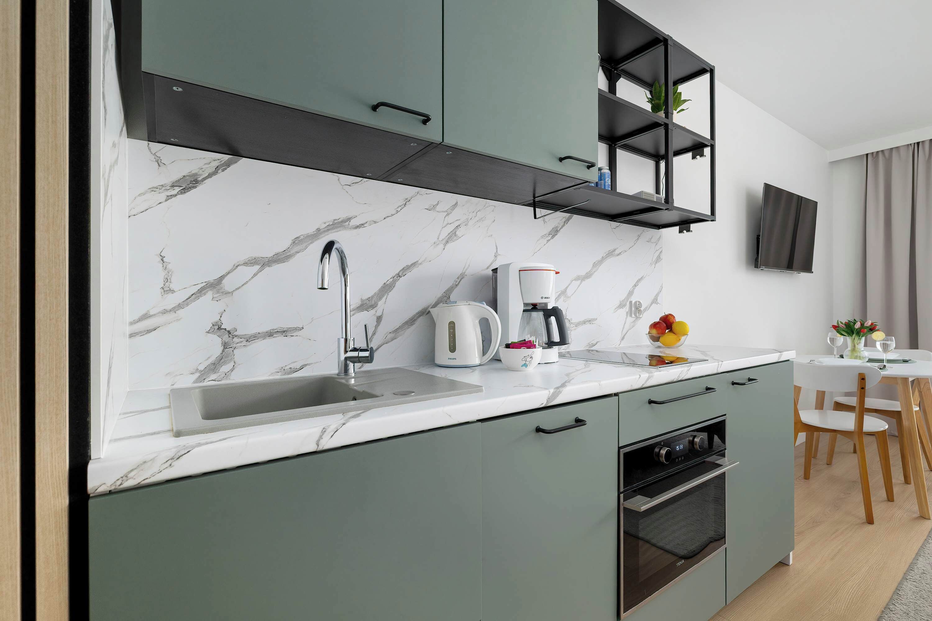 Fridge, oven, stovetop, dishwasher
