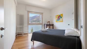 BĂŒgeleisen/BĂŒgelbrett, WLAN, BettwĂ€sche