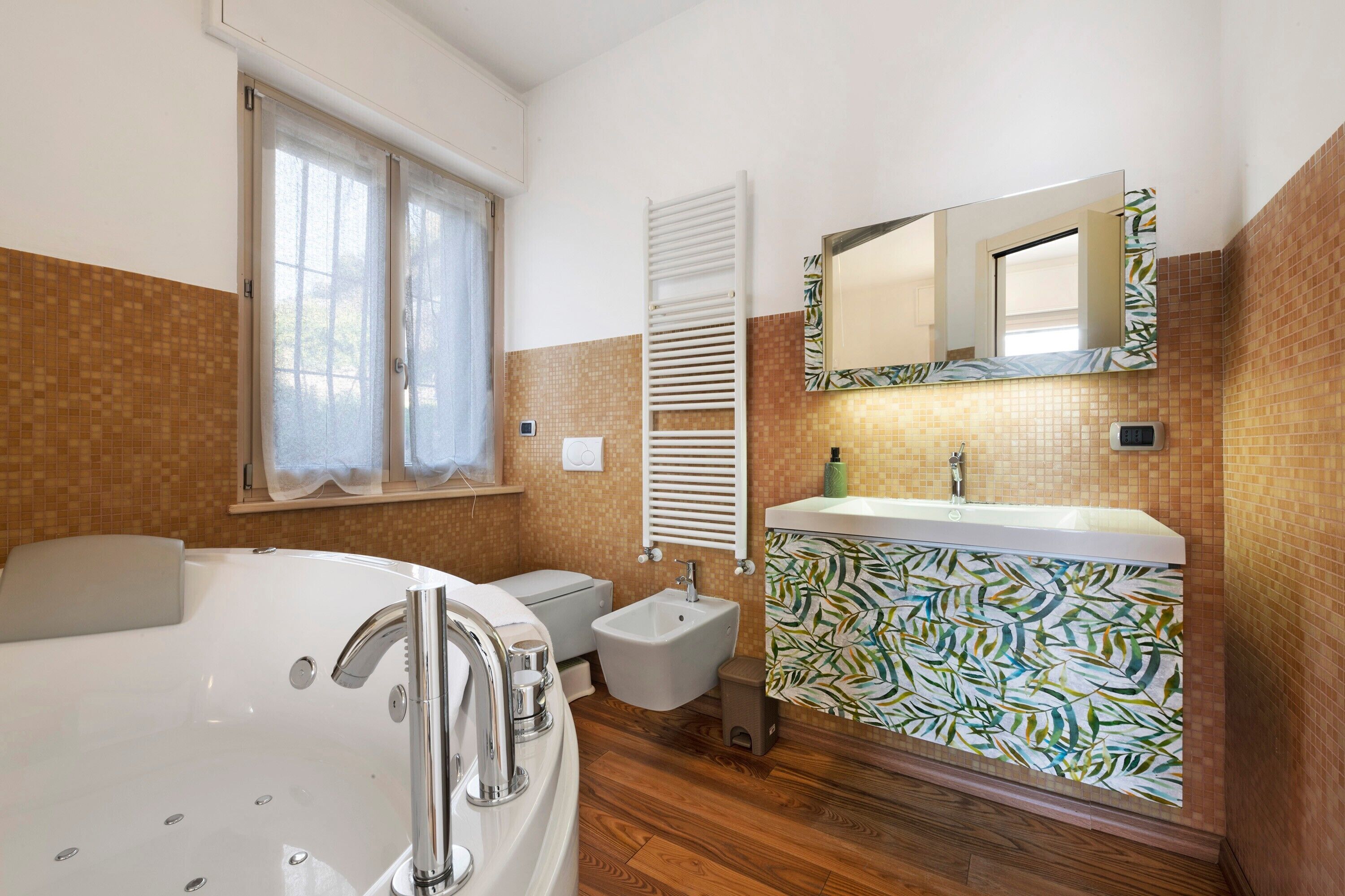 Douche, sèche-cheveux, serviettes fournies