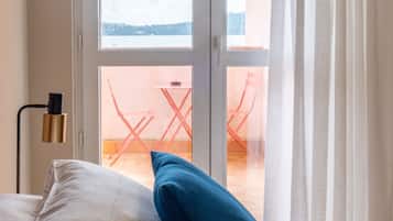 Caja de seguridad en la habitación y escritorio