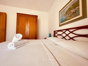 Διαμέρισμα, 2 Υπνοδωμάτια | Χρηματοκιβώτιο στο δωμάτιο, γραφείο, χώρος εργασίας για λάπτοπ 