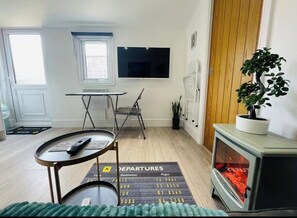 Interior - Modern Private Guest Suite Near Heathrow Free Parking & Garden (Feltham)