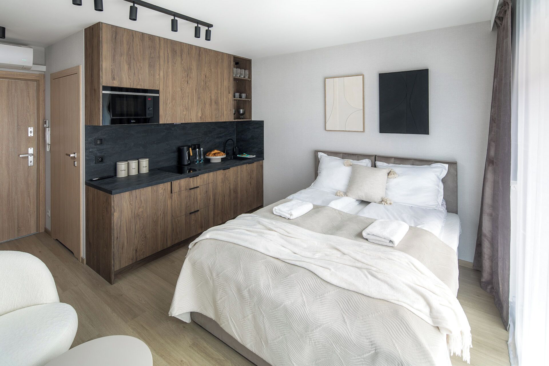 Suite estudio Premium, balcón | Cortinas opacas, sistema de insonorización, wifi gratis