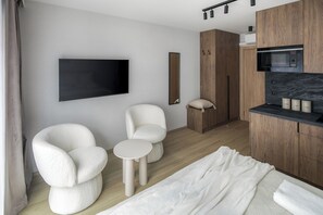 Suíte estúdio premium, sacada | Cortinas blackout, quartos à prova de som, Wi-Fi de cortesia