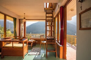 Deluxe-Vierbettzimmer, Balkon, Talblick
