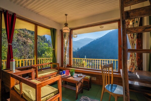 Chambre Quadruple Deluxe, balcon, vue vallée
