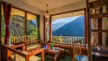 Deluxe Quadruple Room, Balcony, Valley View | Interior