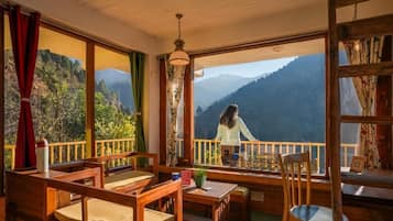 Deluxe Quadruple Room, Balcony, Valley View | Interior