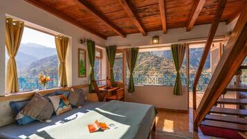 Deluxe Studio Suite, Balcony, Valley View | Free WiFi