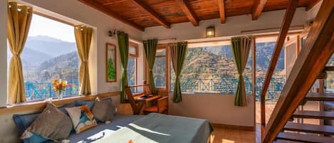 Deluxe Studio Suite, Balcony, Valley View