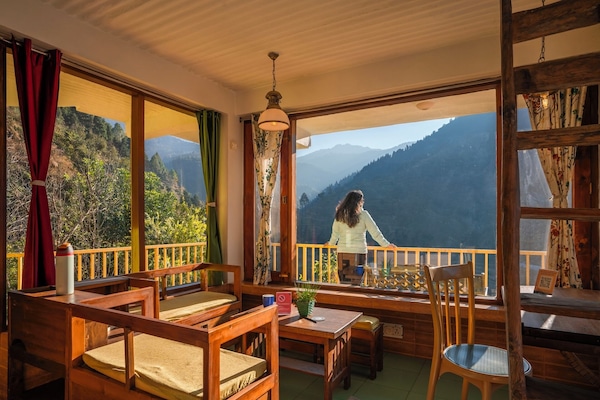 Premium Studio, Balcony, Valley View | WiFi (free)