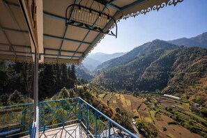 Property grounds - LiveAway Mussoorie Kempty by PACK (Mussoorie)