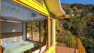 Deluxe-Vierbettzimmer, Balkon, Talblick | Balkon