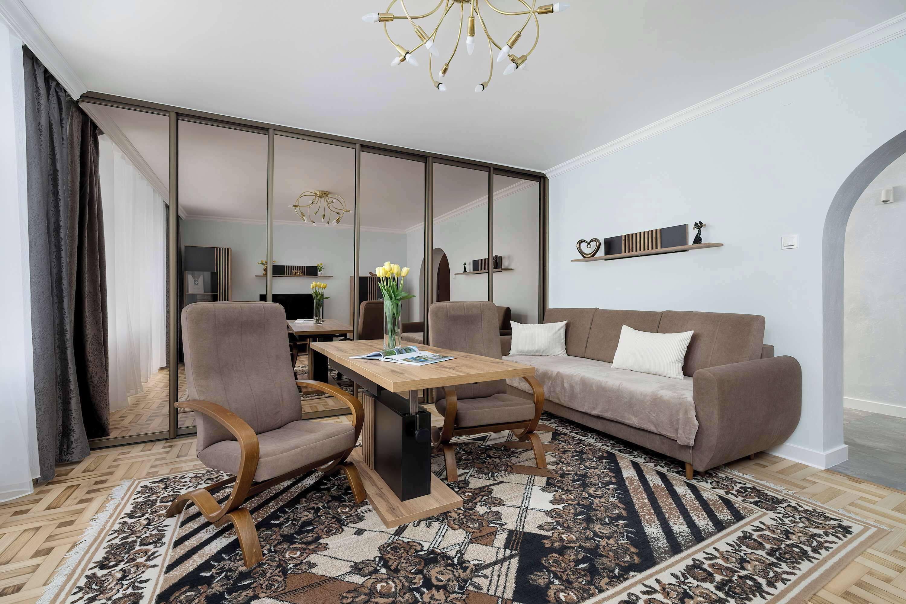 Una televisión, una oficina