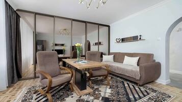 Una televisión, una oficina