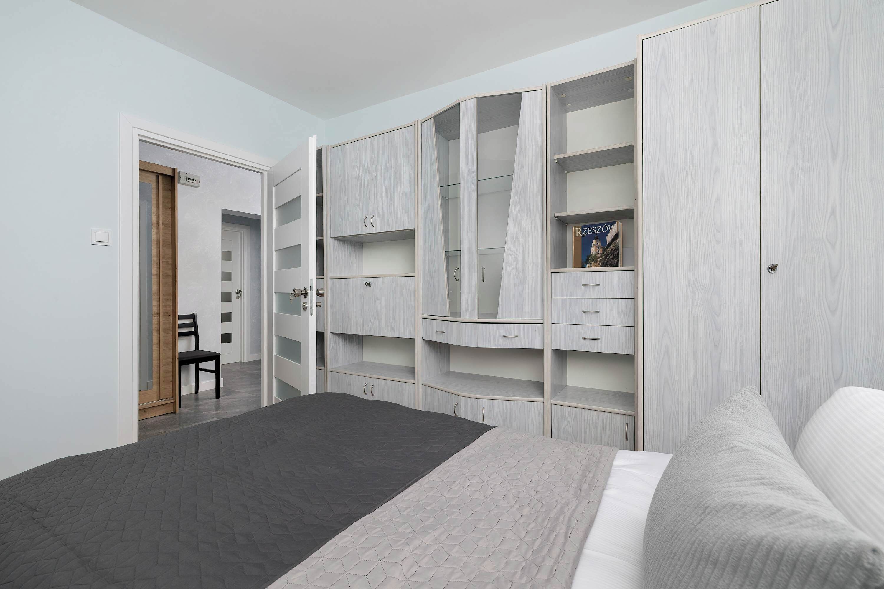 Desk, iron/ironing board, travel crib, WiFi