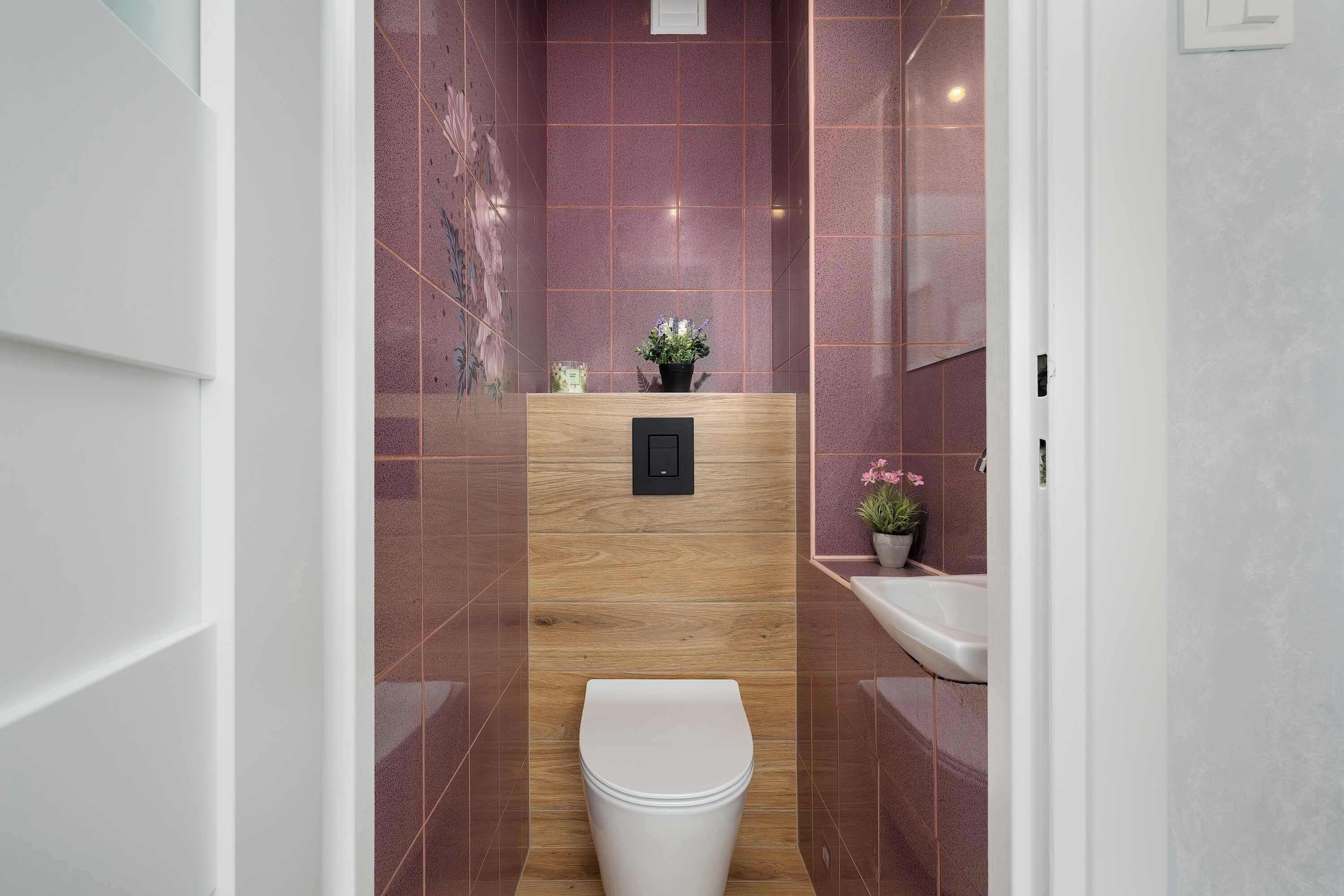 Shower, hair dryer, towels, shampoo