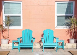 Terrace/patio - Modern & Quiet Oasis, 1 minute walk to the Beach (Madeira Beach)